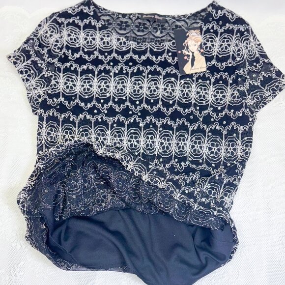 Vintage Women's Shirts Brittany Black & White Flirty Modest Blouse - Picture 1 of 12